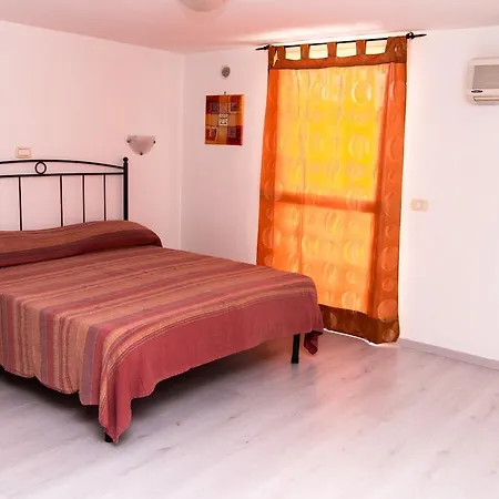 Aparthotel Trilocale In Un A Principina Mare