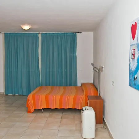 Trilocale In Un A Principina Mare Апарт-отель 2*
